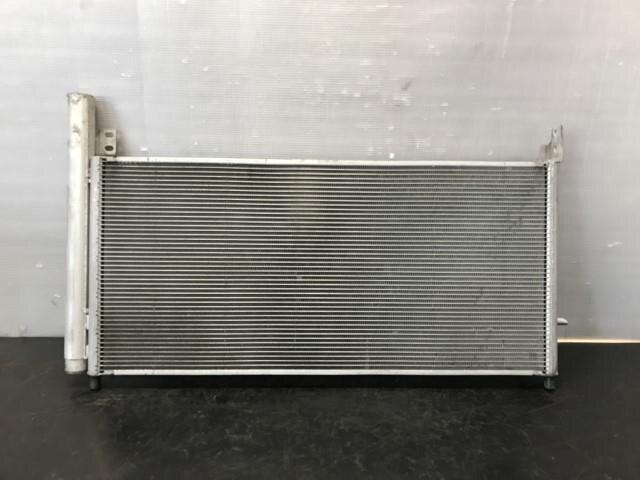 Condenser TOYOTA Prius 2013 DAA-ZVW30 — photo 2