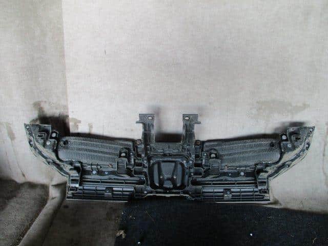 Radiator Grille HONDA Step Wagon 2011 DBA-RK6 — photo 2