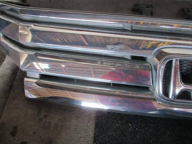 Radiator Grille HONDA Step Wagon 2011 DBA-RK6 — photo 4