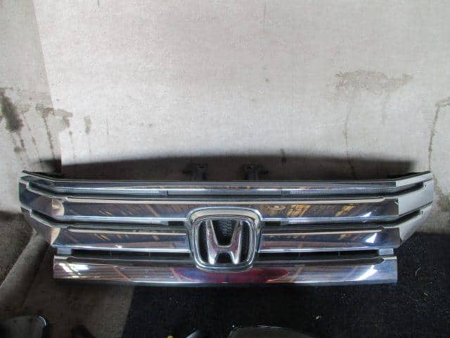 Radiator Grille HONDA Step Wagon 2011 DBA-RK6 — photo 1