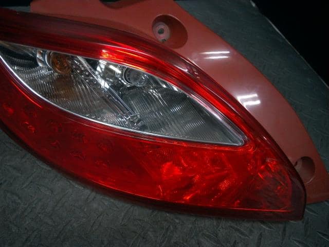 Left Tail Light MAZDA Demio 2010 DBA-DE3FS D65151160K — photo 3