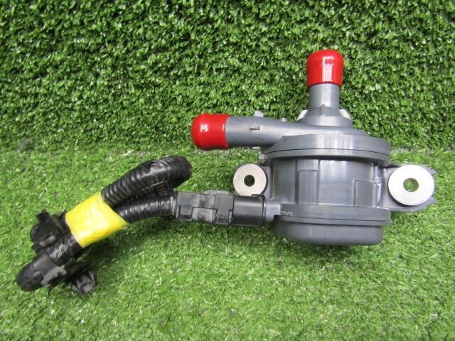 Water Pump TOYOTA Prius 2017 DAA-ZVW50 — photo 2