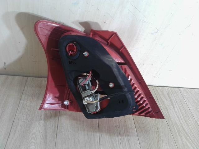 Right Tail Light TOYOTA Vitz 2006 DBA-KSP90 — photo 3