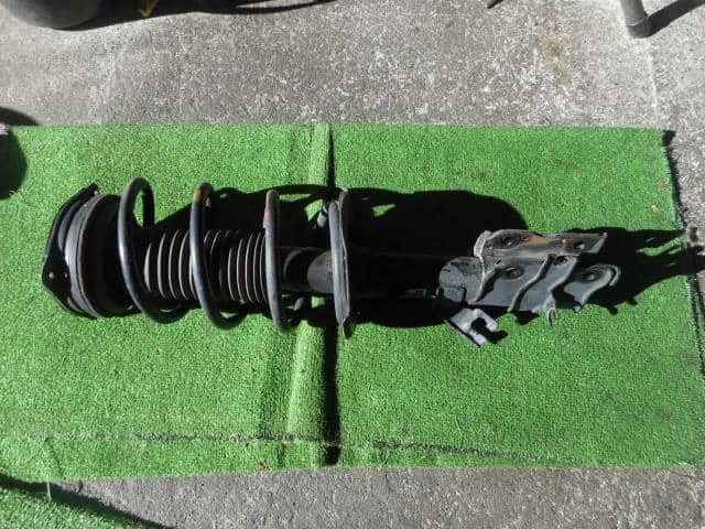 Front Left Air Suspension NISSAN Serena 2008 DBA-C25 — photo 1