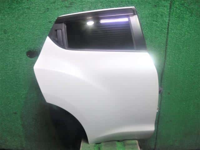 Rear Right Door Assembly NISSAN JUKE 2011 DBA-YF15 — photo 1