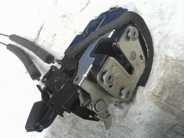 Rear Right Door Lock Actuator NISSAN Cube 2012 DBA-Z12 — photo 3