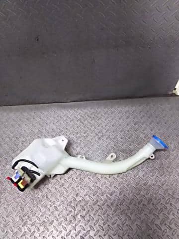 Windshield Washer Tank HONDA Life 2003 UA-JB6 — photo 2