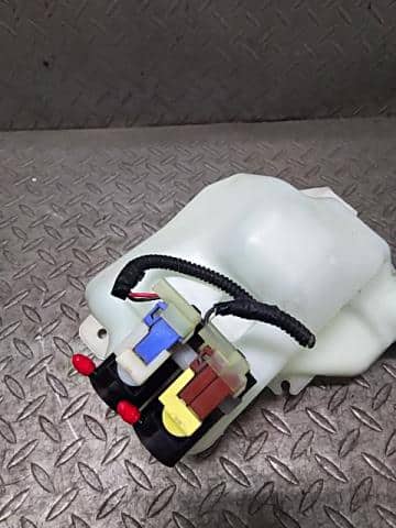 Windshield Washer Tank HONDA Life 2003 UA-JB6 — photo 3
