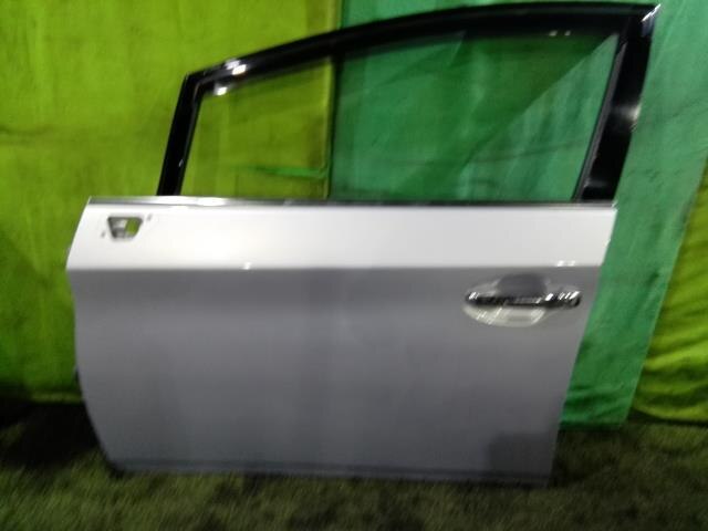Front Left Door Assembly TOYOTA Prius 2012 DAA-ZVW30 — photo 1