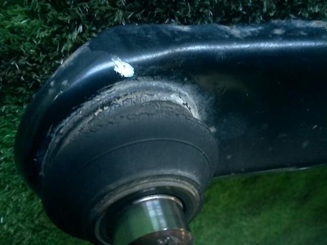Front Left Lower Control Arm NISSAN Clipper 2012 GBD-U71 — photo 3