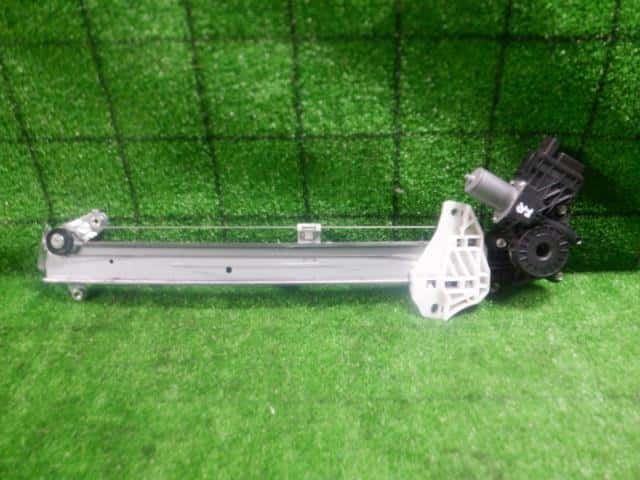 Front Right Door Regulator SUBARU Vx 2019 5AA-GTE — photo 3