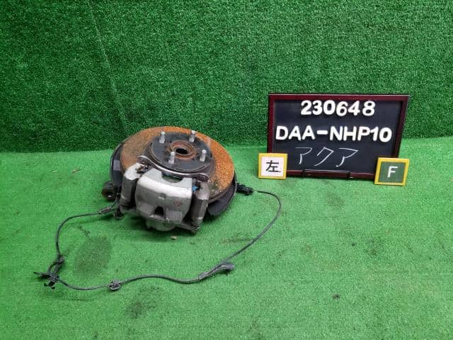 Front Left Knuckle Hub Assembly TOYOTA Aqua 2015 DAA-NHP10 — photo 1