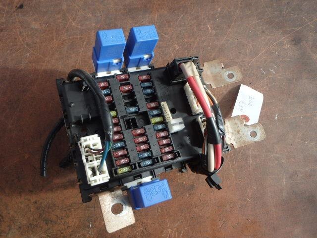 Fuse Box NISSAN Cefiro 2000 GF-A33 — photo 2