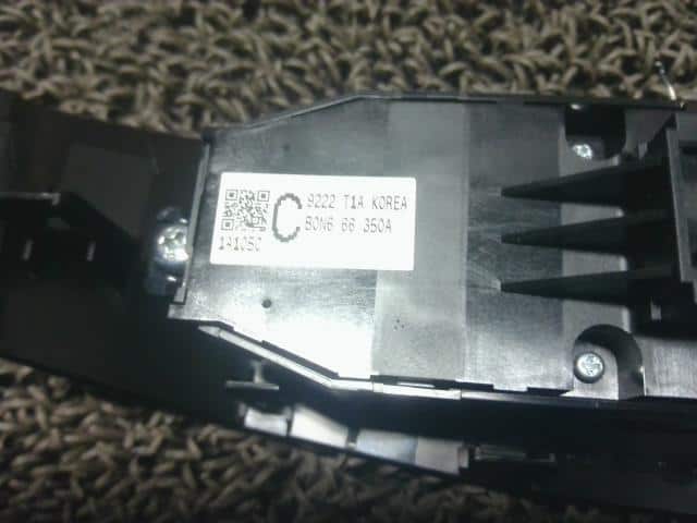 Power Window Switch MAZDA 2019 3DA-BP8P B0N666350B — photo 2