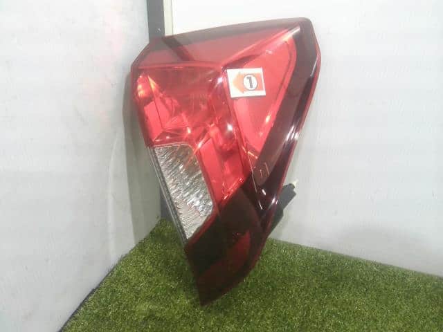 Right Tail Light HONDA Fit DBA-GK3 — photo 2