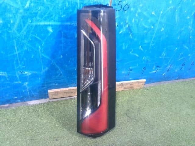 Right Tail Light HONDA Step Wagon 2015 DBA-RP3 — photo 1