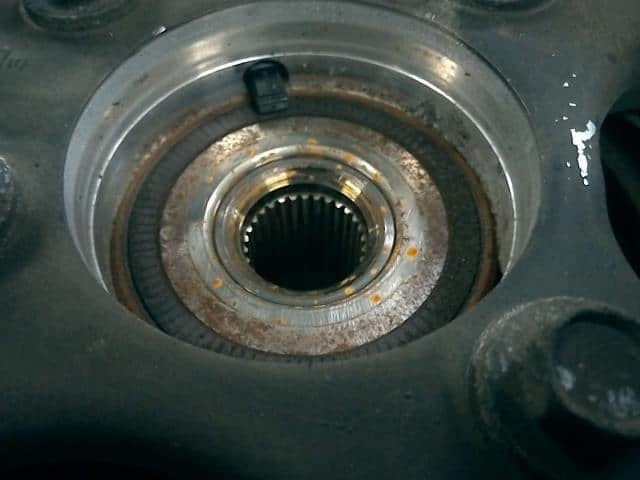 Front Left Knuckle Hub Assembly TOYOTA Crown 2014 DAA-AWS211 4320230050 — photo 3