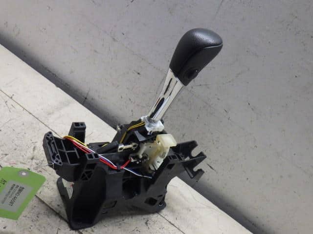 Shift Lever NISSAN X-Trail 2015 DAA-HNT32 — photo 1