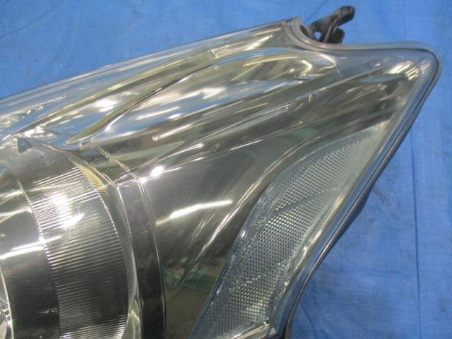 Left Headlight TOYOTA Prius Alpha 2011 DAA-ZVW41 — photo 3
