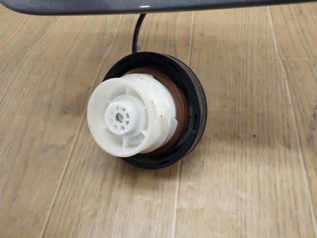 Fuel Filler Lid NISSAN Infiniti q45 PNY50 — photo 4
