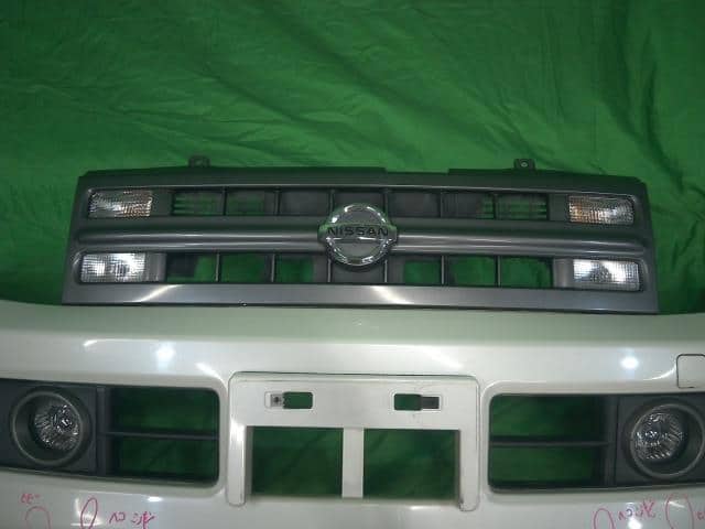 Front Bumper NISSAN Cube 2007 DBA-YZ11 — photo 10