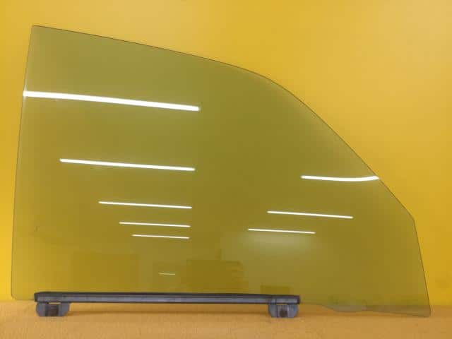 Front Right Door Windshield SUBARU Pleo 2002 TA-RA2 61011KE020 — photo 1