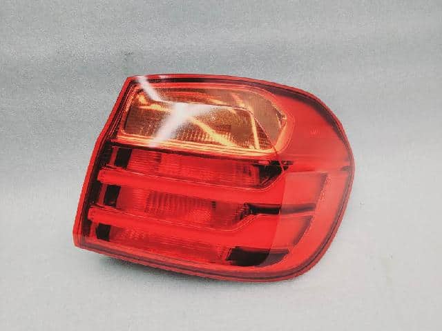Right Tail Light BMW 2014 63217296098 — photo 1