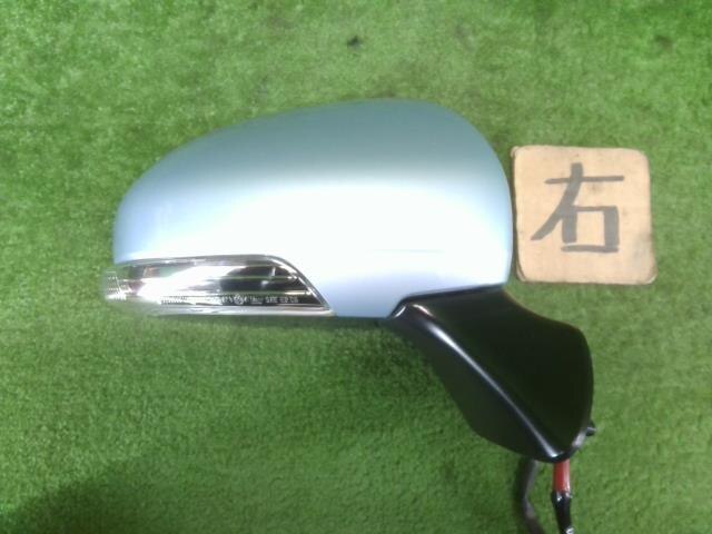 Right Side Mirror TOYOTA Prius Alpha 2012 DAA-ZVW41 — photo 1