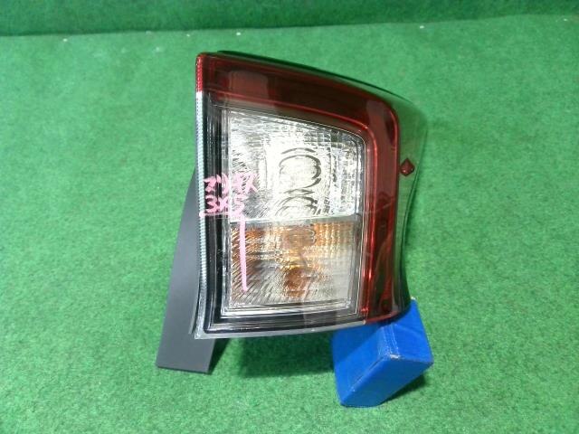 Right Tail Light TOYOTA Prius 2021 6AA-ZVW51 — photo 1