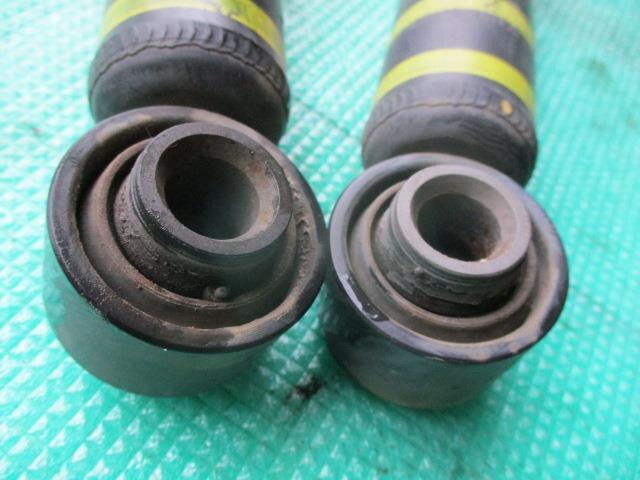 Rear Left Shock Absorber TOYOTA Prius 2016 DAA-ZVW50 — photo 2