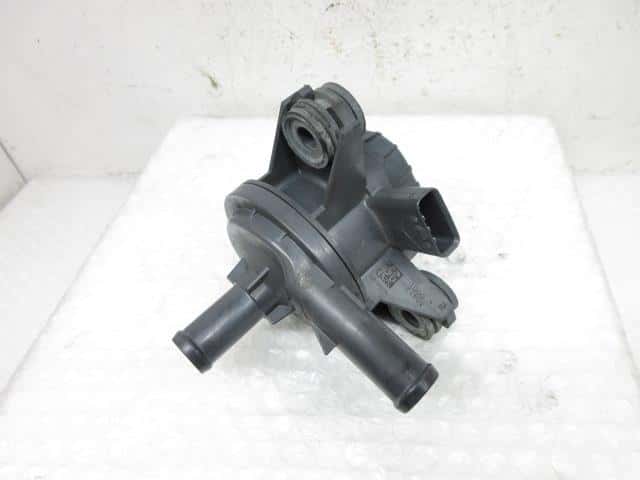 Water Pump TOYOTA Crown 2013 DAA-AWS210 1610039575 — photo 2