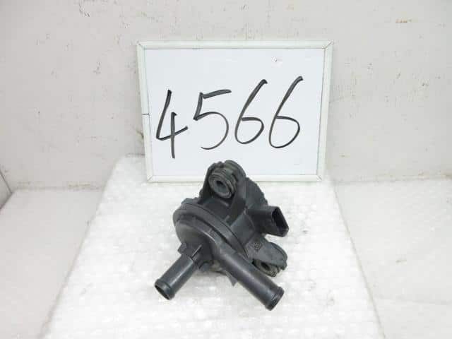 Water Pump TOYOTA Crown 2013 DAA-AWS210 1610039575 — photo 1