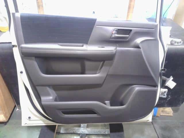 Front Left Door Assembly HONDA Step Wagon 2010 DBA-RK1 — photo 6