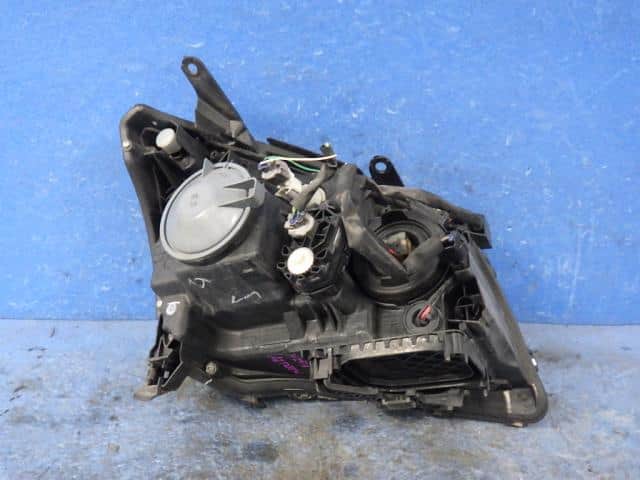 Left Headlight TOYOTA Avensis 2006 CBA-AZT255W — photo 3