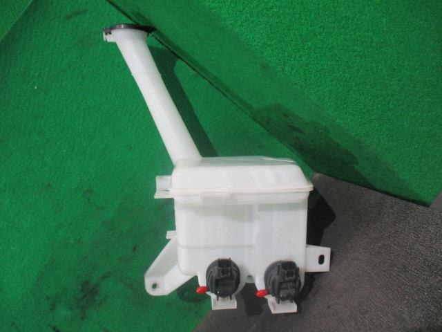Windshield Washer Tank TOYOTA Vitz 2011 DBA-NSP135 — photo 2