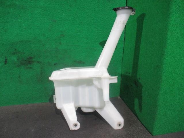 Windshield Washer Tank TOYOTA Vitz 2011 DBA-NSP135 — photo 1