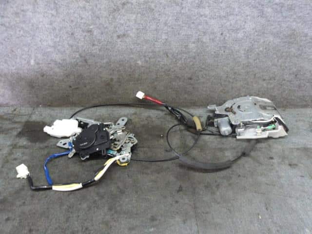 Rear Right Door Lock Actuator MAZDA MPV 2006 DBA-LY3P — photo 1