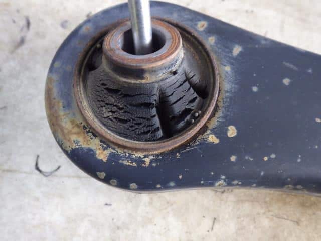 Front Right Lower Control Arm HONDA Life 2008 DBA-JB5 — photo 3