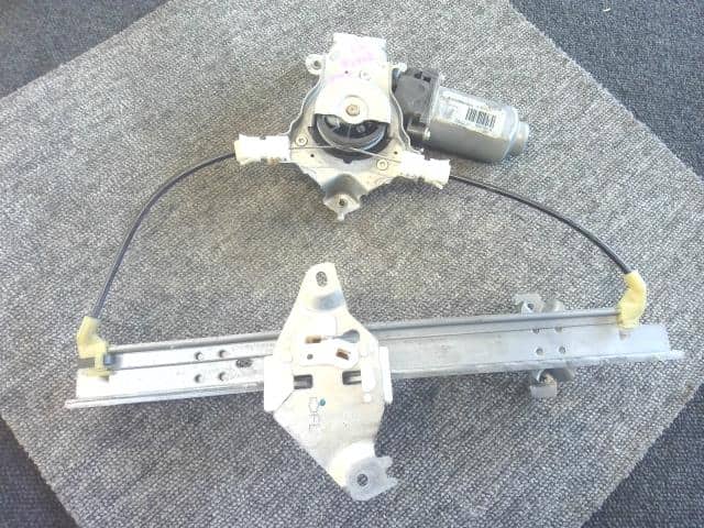 Rear Left Door Regulator NISSAN Dualis 2008 DBA-KJ10 82701JD40A — photo 1