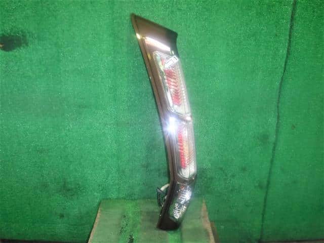 Left Tail Light HONDA Stream 2010 DBA-RN6 — photo 2