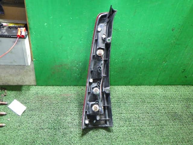 Right Tail Light DAIHATSU Mira 2004 LE-L250V — photo 2