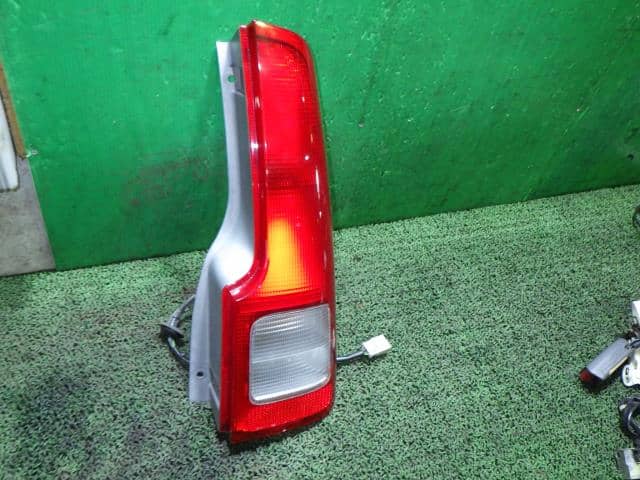 Right Tail Light HONDA Life 1998 GF-JB1 — photo 4