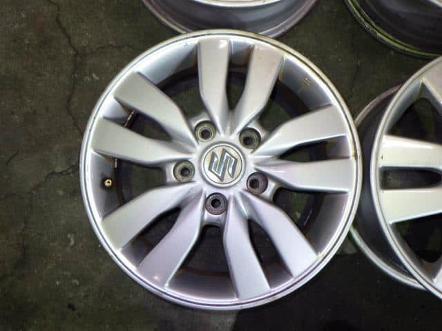 Wheel SUZUKI Landy 2012 DAA-SHC26 — photo 3