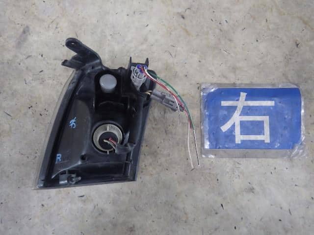 Right Side Marker Light TOYOTA Crown 1996 E-JZS151 8161030390 — photo 4