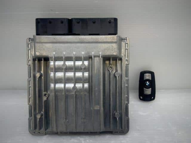 Engine Control Unit BMW 1 Series 2005 ABA-UF30 12147561685 — photo 1