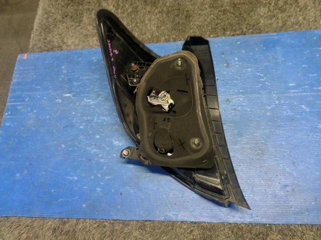 Right Tail Light TOYOTA Vitz 2012 DBA-NCP13 — photo 2