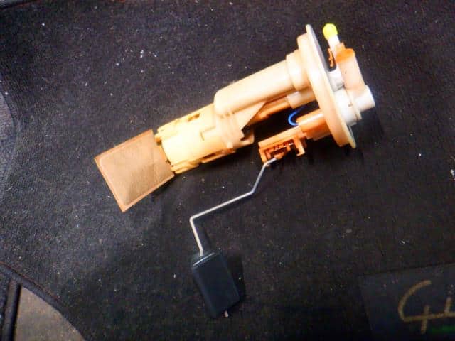 Fuel Pump DAIHATSU Tanto 2004 UA-L350S — photo 1