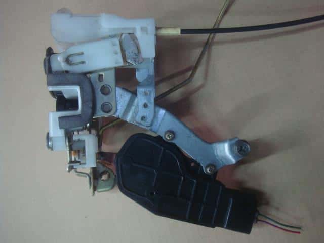 Rear Left Door Lock Actuator SUZUKI Wagon R 2004 CBA-MH21S 8230258J00 — photo 3