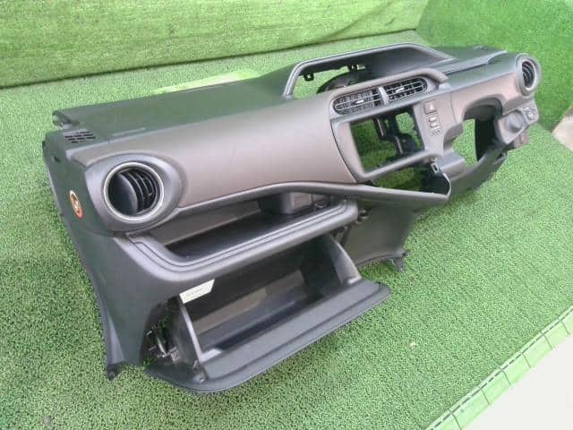 Instrument Panel TOYOTA Aqua 2012 DAA-NHP10 — photo 3