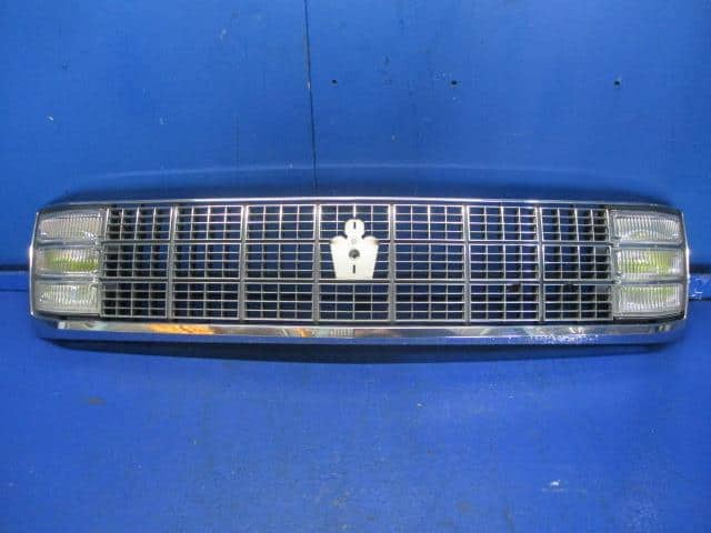 Radiator Grille TOYOTA Crown 1987 E-MS137 5310030060 — photo 1